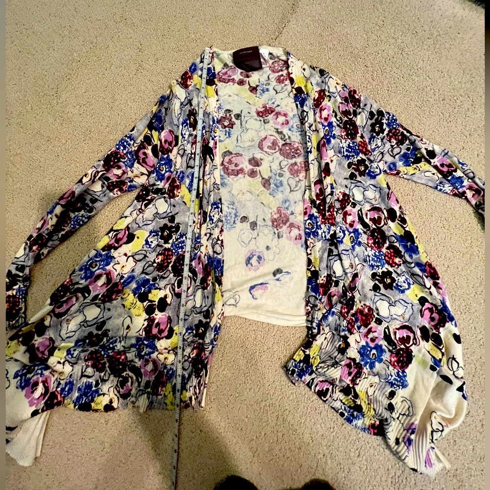 Beautiful Anthropologie summer weight handkerchief hem cardigan medium